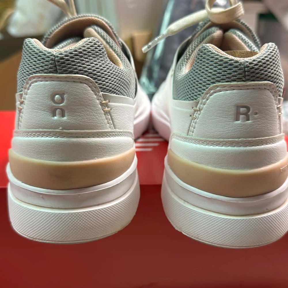 Women’s On Cloud The Roger Advantage Tennis Shoe White/Pink Size 9 - Picture 4 of 7